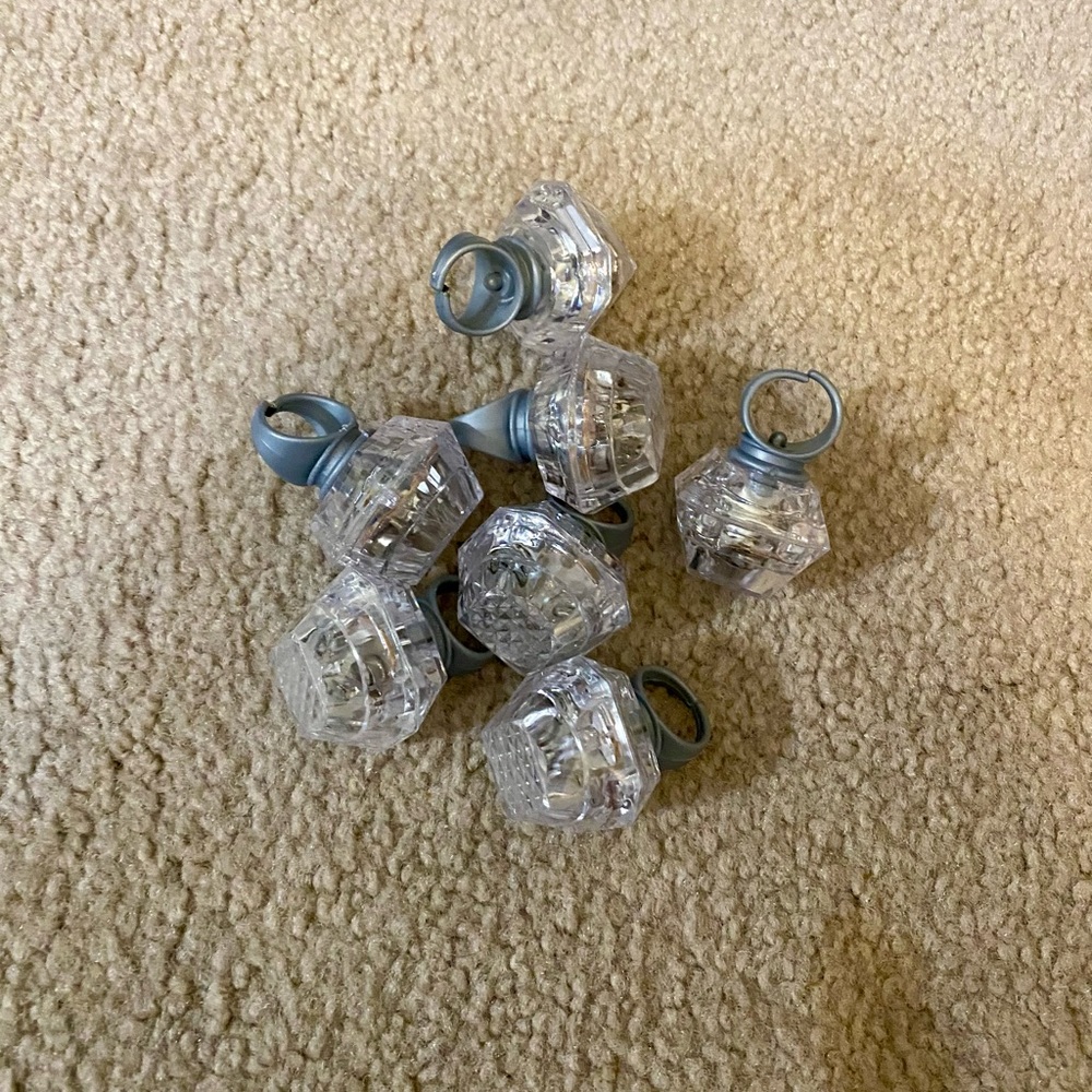 Flashing LED Light Up Rings - Picture 4 of 4